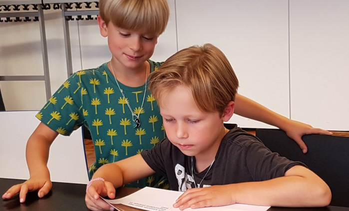 How do Dutch Librarians Motivate Children to Become Proud Authors?